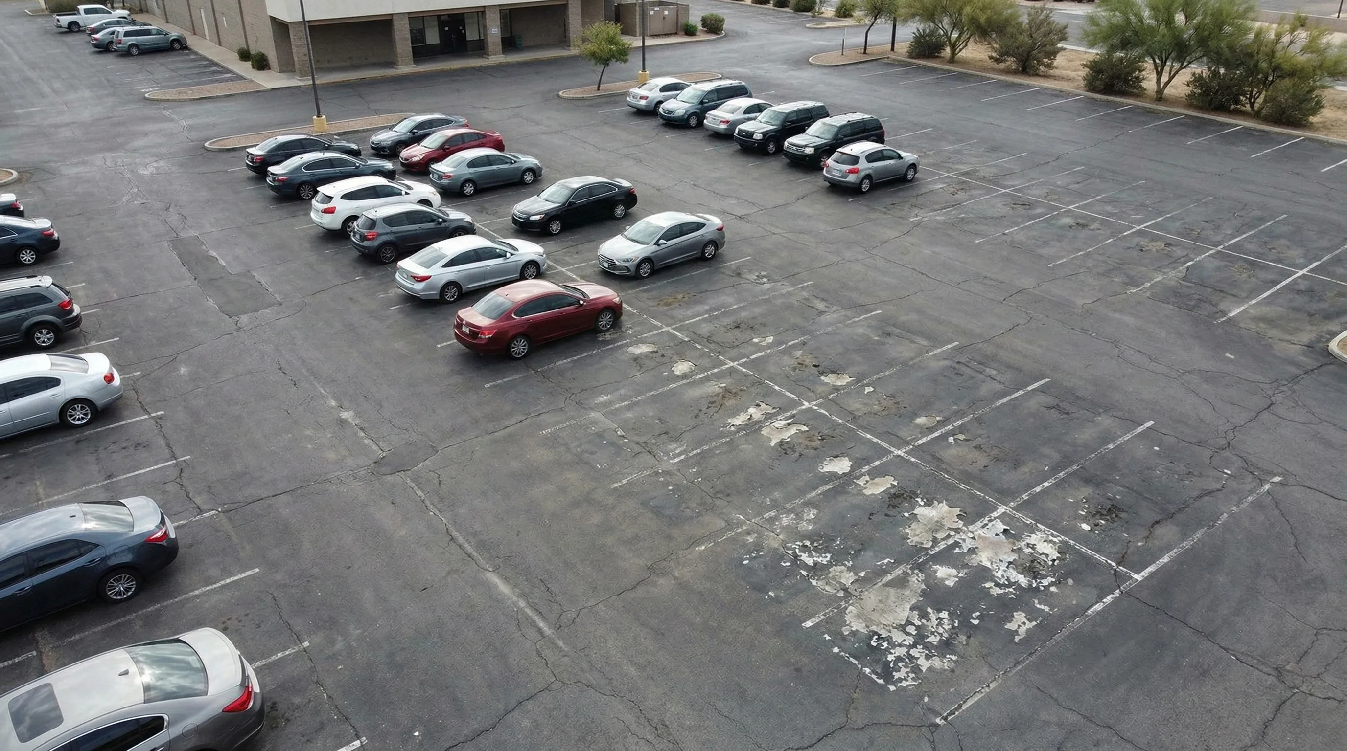 Marquage parking effacé avant intervention